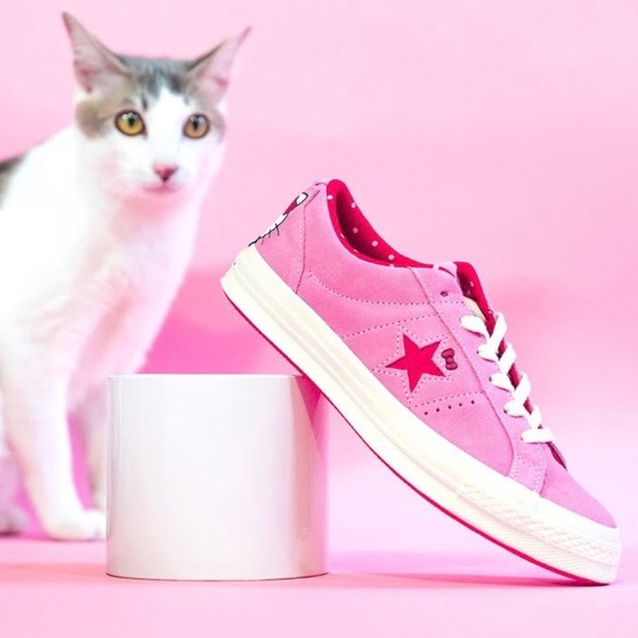 NWOB CONVERSE X HELLO KITTY 1 STAR SUEDE WOMEN SIZE 11 - Picture 3 of 8